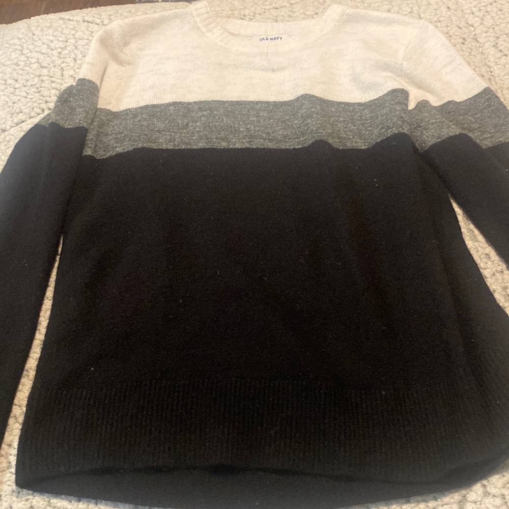 large black gray and white sweater from old navy